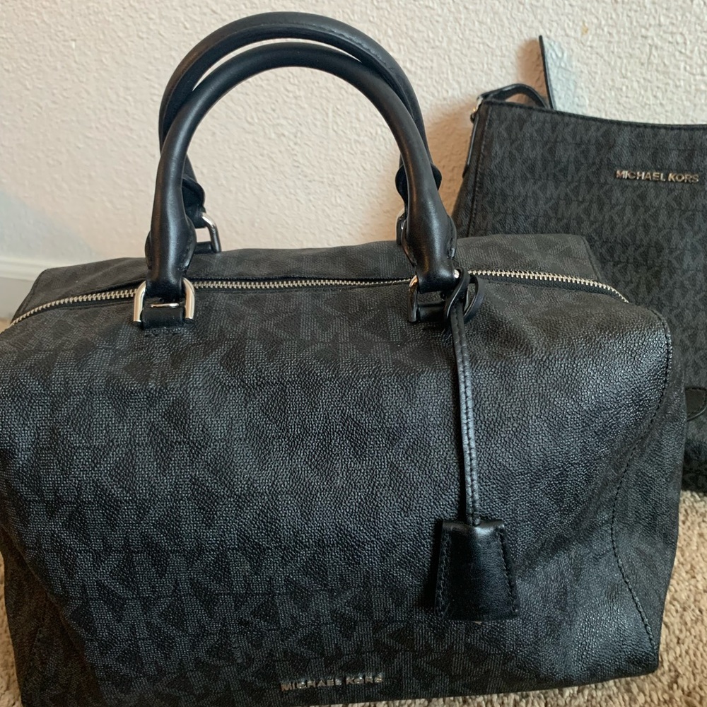 Michael Kors 3 set. Wallet, cross body and bag